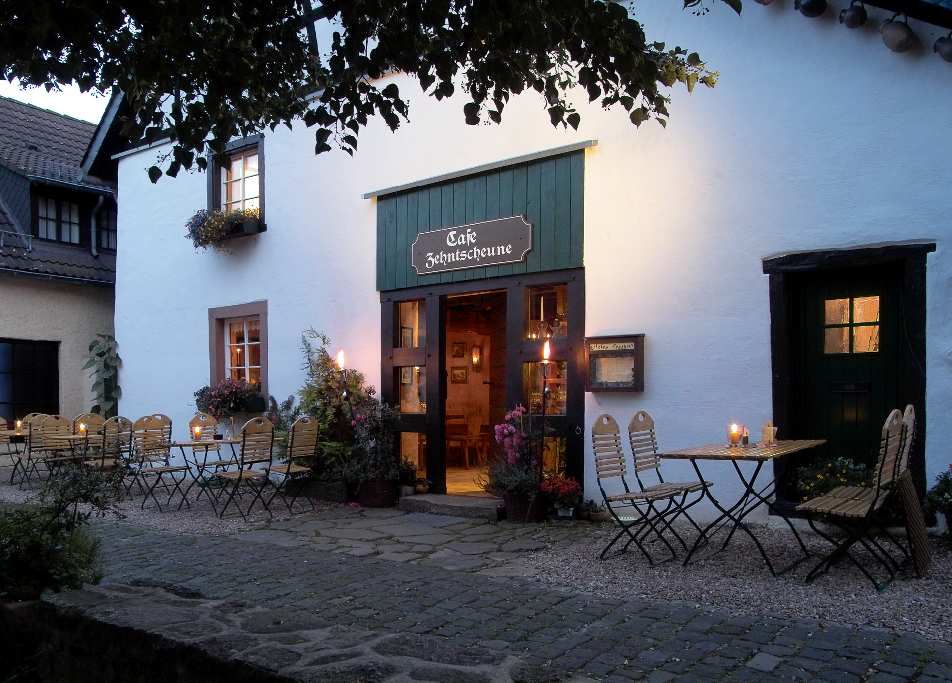 Zehntscheune Kronenburg – Café und Aufenthaltsort in Kronenburg Zehntscheune Kronenburg – Café und Aufenthaltsort in Kronenburg