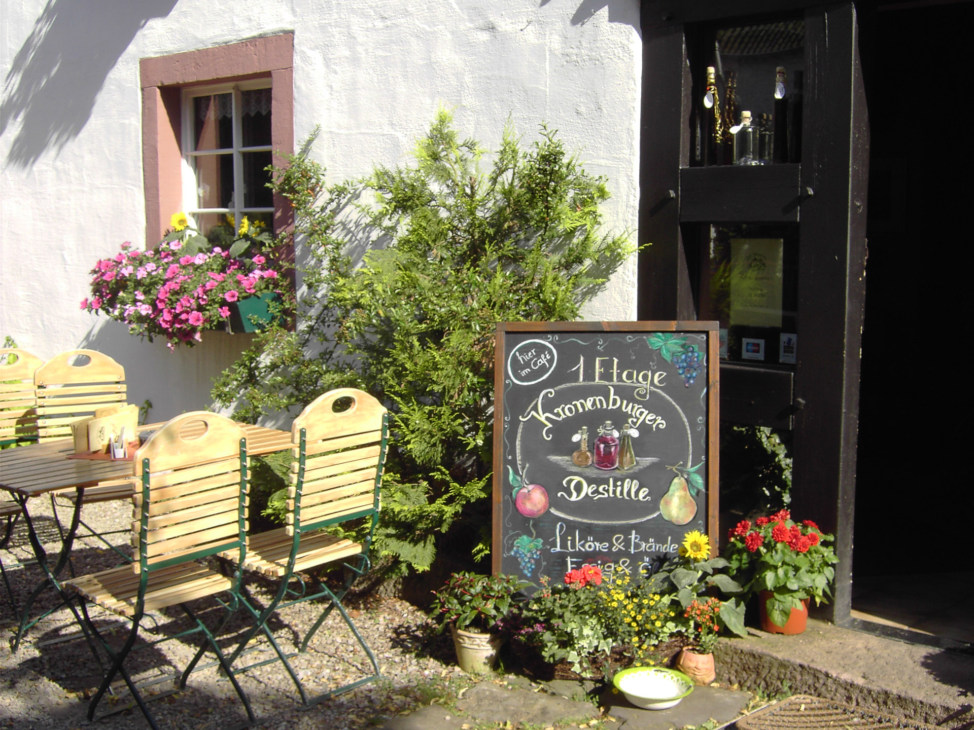 Zehntscheune Kronenburg – historisches Café im Herzen der Eifel Zehntscheune Kronenburg – historisches Café im Herzen der Eifel